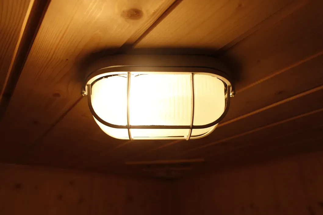 2 hengen puinen saunahuone infrapunasaunalle